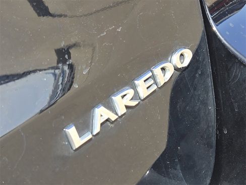 Used 2020 Jeep Grand Cherokee Laredo image 32