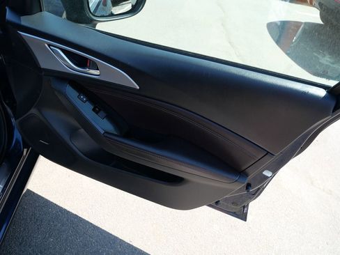 Used 2018 MAZDA MAZDA3 Touring FWD image 29