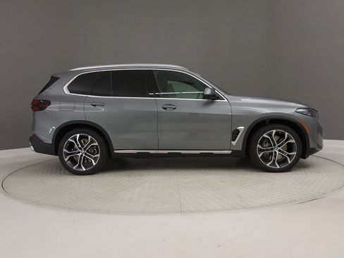 New 2026 BMW X5 xDrive50e w/ Premium Package AWD/4WD image 6