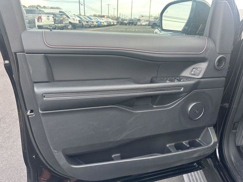 Used 2023 Ford Expedition Limited image 9