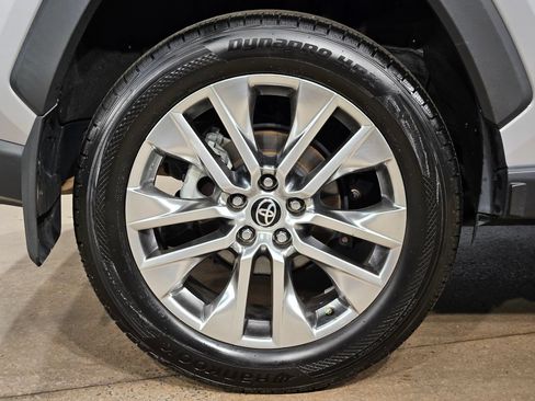 Used 2021 Toyota RAV4 Limited FWD image 17