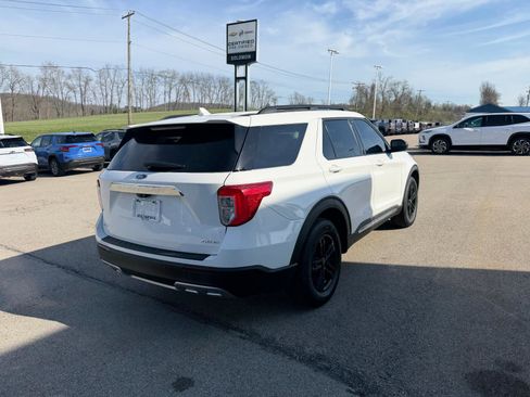 Used 2022 Ford Explorer XLT w/ Equipment Group 202A image 6