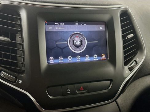 Used 2020 Jeep Cherokee Latitude Plus image 19