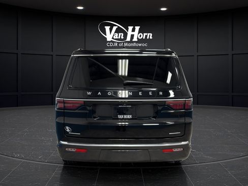 Used 2022 Jeep Wagoneer Series III w/ Premium Group I AWD/4WD image 6