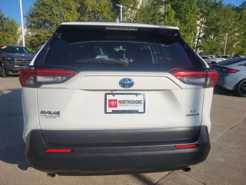 Certified 2023 Toyota RAV4 LE AWD/4WD image 5