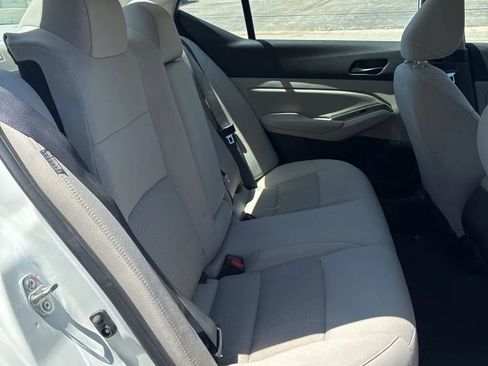 Used 2025 Nissan Altima 2.5 SV FWD image 11