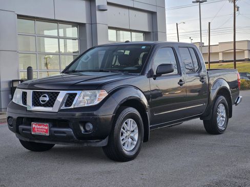 Used 2018 Nissan Frontier SV image 3