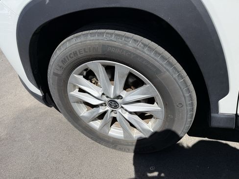 Used 2022 Toyota Corolla Cross LE w/ Black Badges Package (TMS) FWD image 6