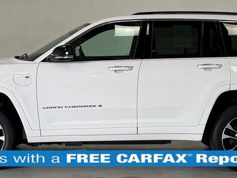Used 2023 Jeep Grand Cherokee Overland AWD/4WD image 2