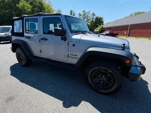 Used 2013 Jeep Wrangler Unlimited Sport w/ Connectivity Group AWD/4WD image 7