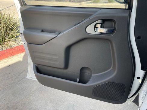 Certified 2021 Nissan Frontier SV image 6