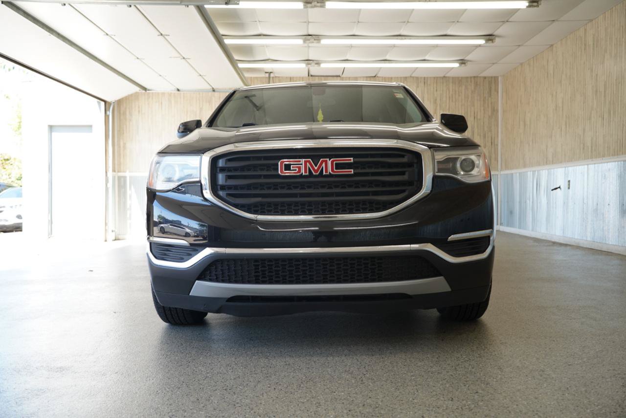 Used 2017 GMC Acadia SLE FWD image 2