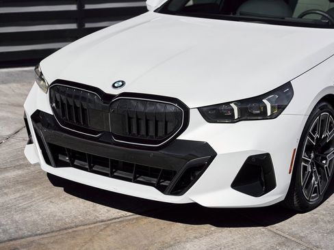 Used 2026 BMW 550e xDrive 550e xDrive image 6