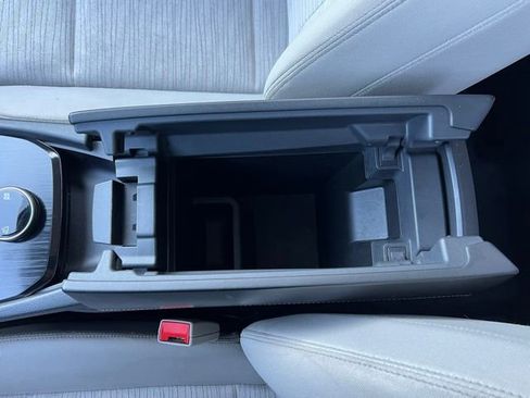 Used 2021 Nissan Rogue SV image 17