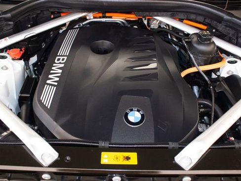 Used 2025 BMW X5 xDrive50e AWD/4WD image 3