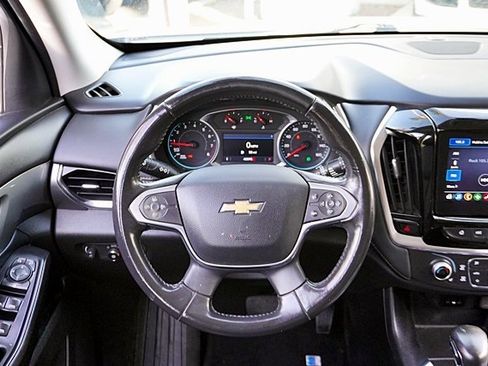 Used 2021 Chevrolet Traverse LT image 19