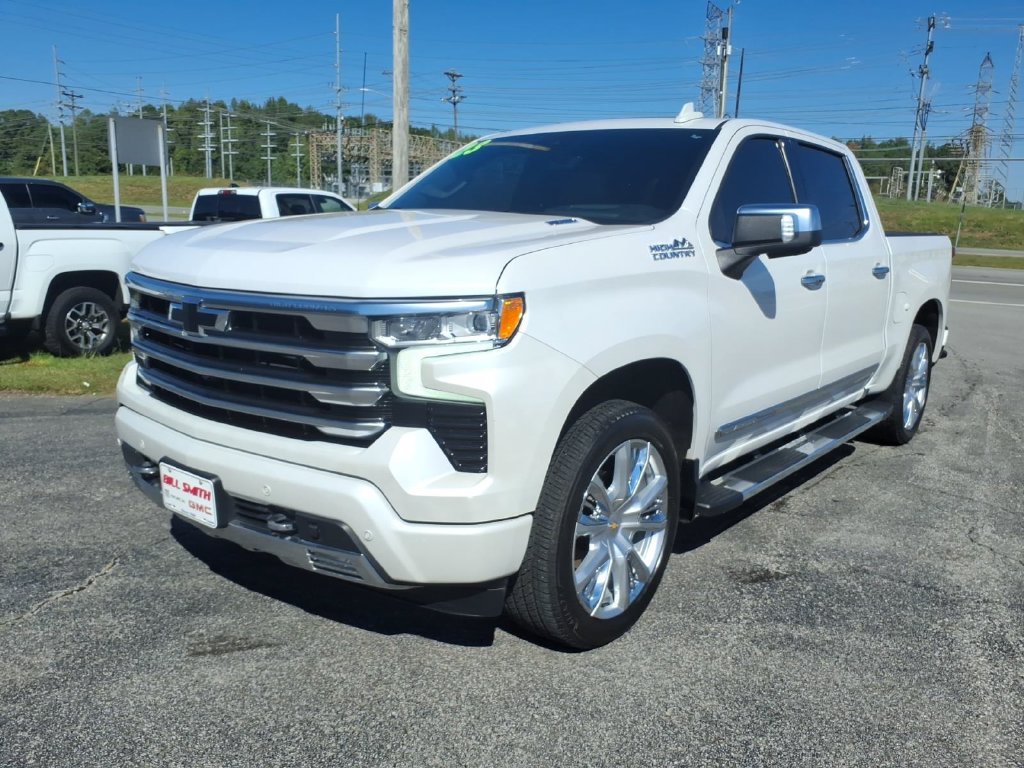 Used 2023 Chevrolet Silverado 1500 High Country w/ High Country Premium Package AWD/4WD image 3