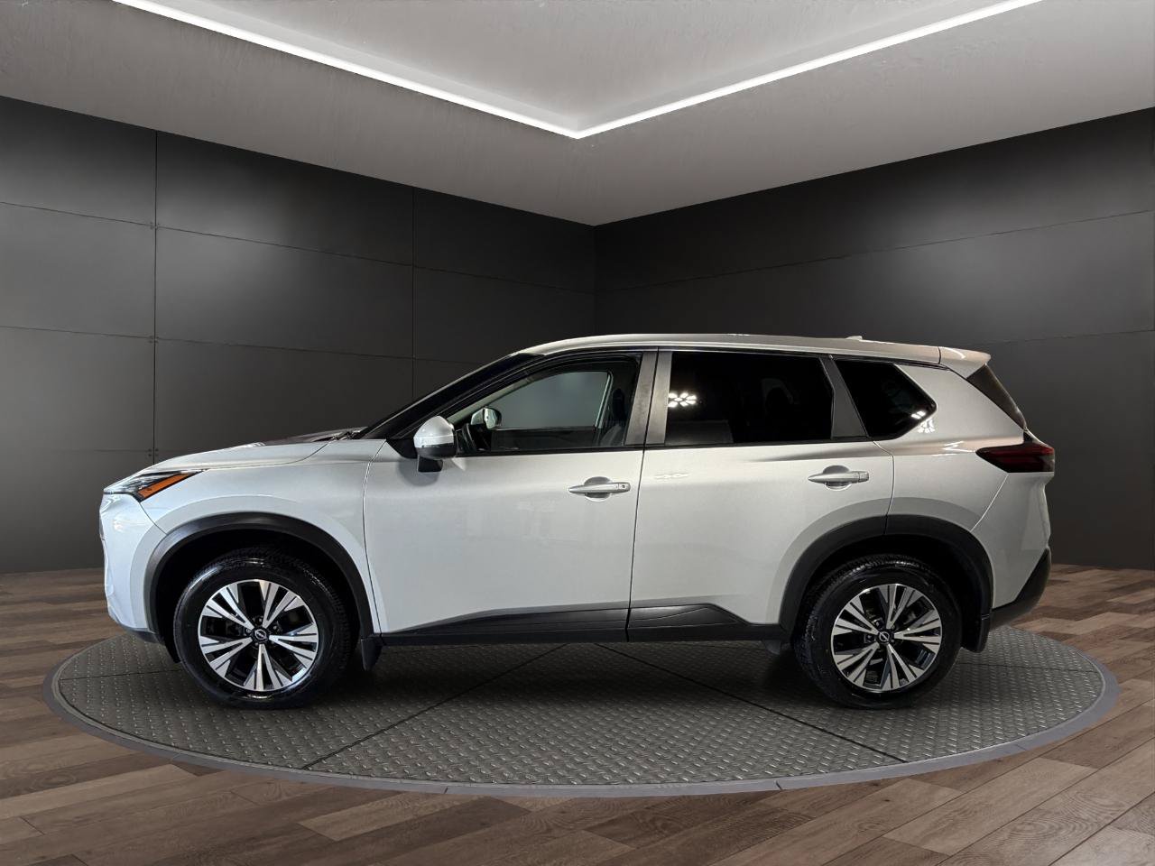 Used 2022 Nissan Rogue SV AWD/4WD image 5