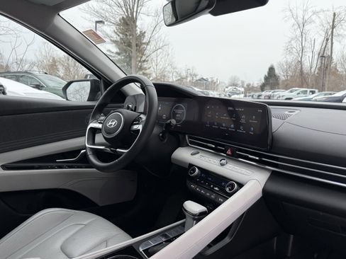 Used 2024 Hyundai Elantra Limited image 37