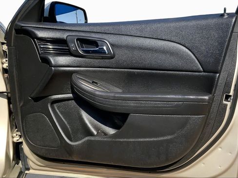 Used 2016 Chevrolet Malibu LT FWD image 21