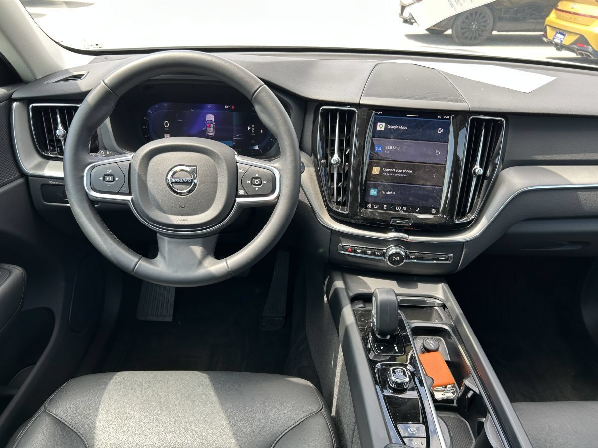 Used 2025 Volvo XC60 B5 Core w/ Protection Package Premier AWD/4WD image 12