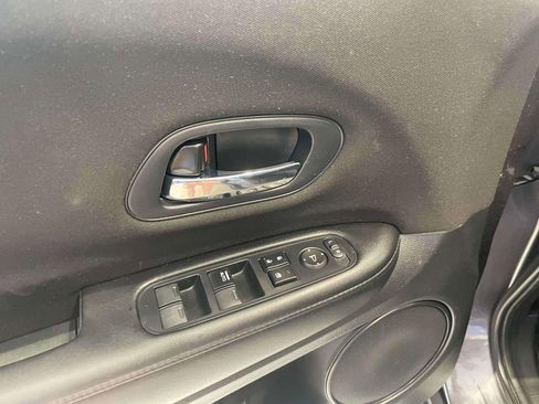 Used 2016 Honda HR-V LX image 15