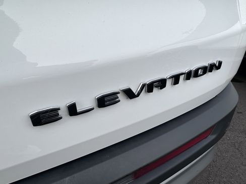 Used 2025 GMC Acadia Elevation image 9