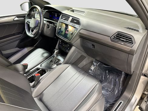 Used 2022 Volkswagen Tiguan SE R-Line image 14