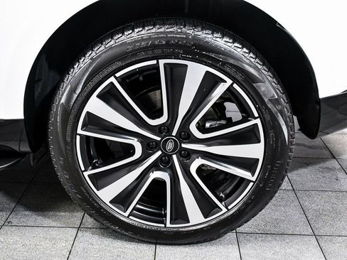 Used 2024 Land Rover Range Rover SE AWD/4WD image 8
