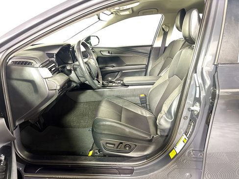 Used 2025 Toyota Camry XLE FWD image 11