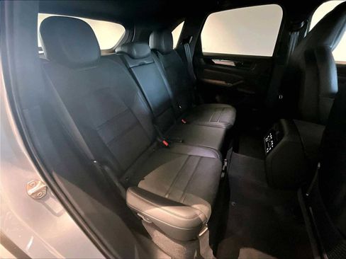 Used 2025 Porsche Cayenne GTS w/ Premium Package image 32