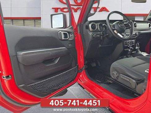 Used 2019 Jeep Wrangler Unlimited Sahara AWD/4WD image 13