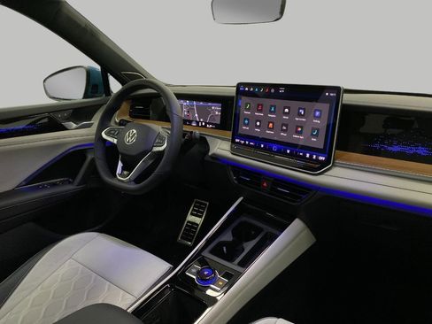 New 2026 Volkswagen Tiguan SEL R-Line image 19