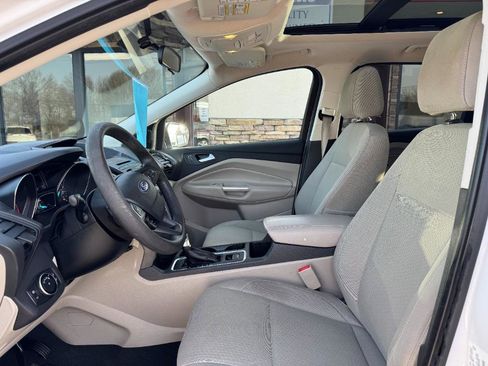 Used 2017 Ford Escape SE image 19