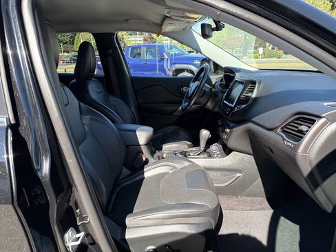 Used 2019 Jeep Cherokee Limited w/ Technology Group AWD/4WD image 18