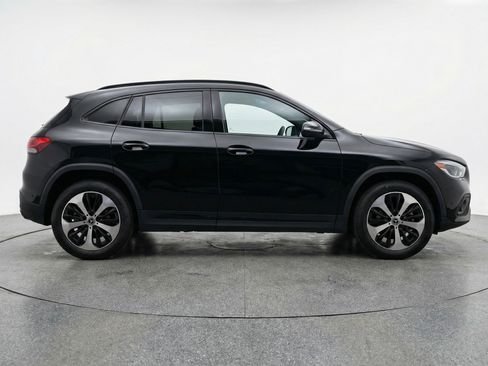 Used 2025 Mercedes-Benz GLA 250 image 11