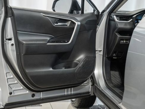 Used 2025 Toyota RAV4 XLE image 38