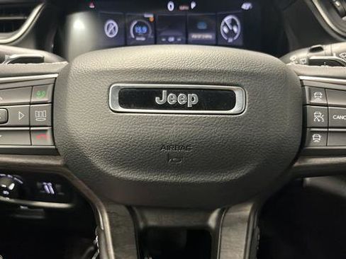 Used 2025 Jeep Grand Cherokee Limited w/ Black Appearance Package AWD/4WD image 16