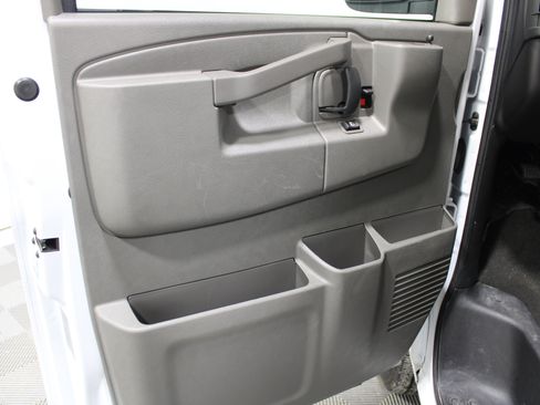 Used 2025 GMC Savana 3500 LT w/ LT Preferred Equipment Group RWD image 5