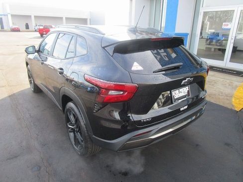 Certified 2025 Chevrolet Trax ACTIV w/ Sunroof Package image 3