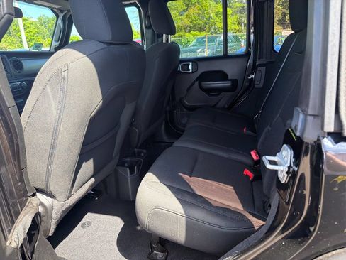 Used 2019 Jeep Wrangler Unlimited Sport S AWD/4WD image 13