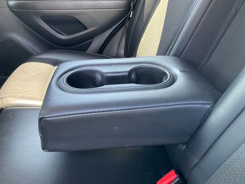 Used 2018 Chevrolet Trax LT w/ LT Convenience Package FWD image 19