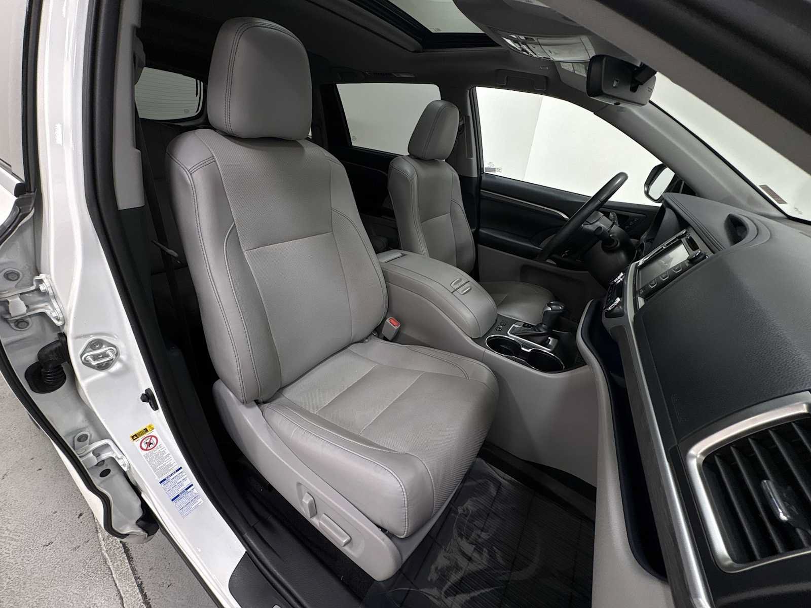 Certified 2019 Toyota Highlander Limited AWD/4WD image 31