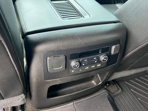 Used 2018 Chevrolet Tahoe Premier AWD/4WD image 18