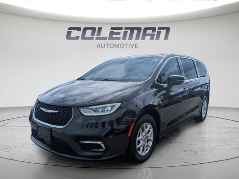 Used 2023 Chrysler Pacifica Touring-L FWD image 1
