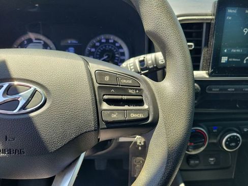 Used 2020 Hyundai Venue SE FWD image 14