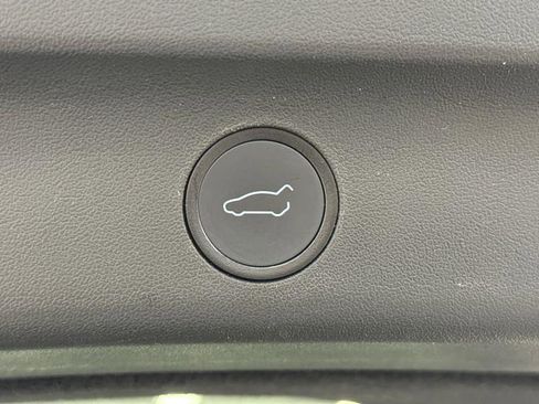 Used 2022 Tesla Model Y Long Range image 37