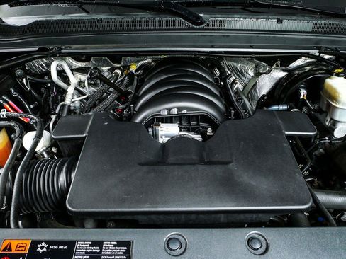 Used 2015 Chevrolet Suburban LTZ RWD image 36