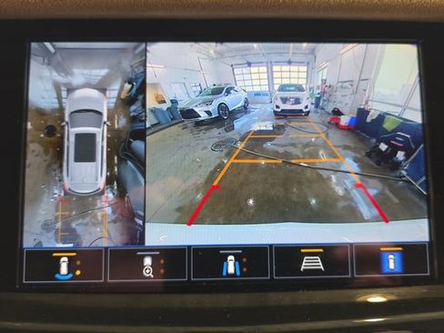 Certified 2024 Cadillac XT6 Sport w/ Platinum Package image 26