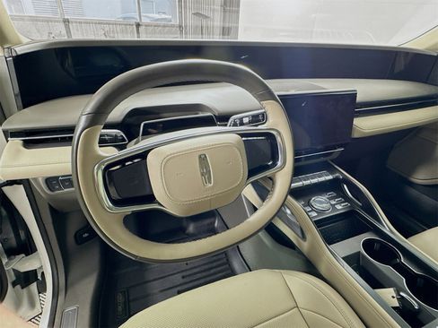 Used 2024 Lincoln Nautilus Premier w/ Equipment Group 102A image 9